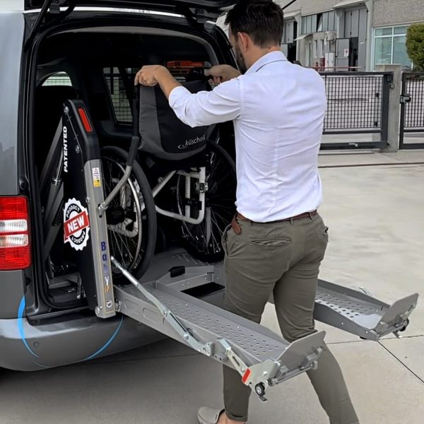 Person-Putting-Wheelchair-Using-Double-Arm-Baby-Van-Lift.jpeg Person-Putting-Wheelchair-Using-Double-Arm-Baby-Van-Lift.jpeg