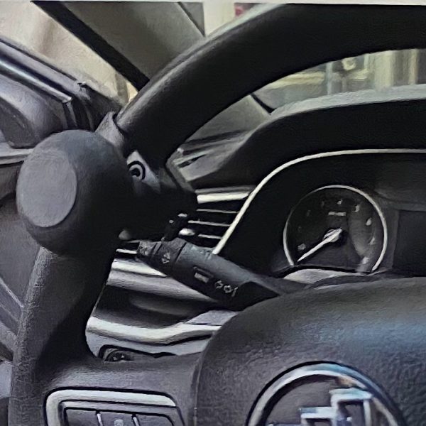 Steering wheel knob quick release removable spinner driving assistance